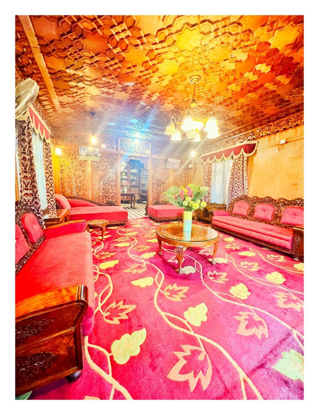 Mossess Group Of Houseboats Hotel ศรีนาการ์ ภายนอก รูปภาพ