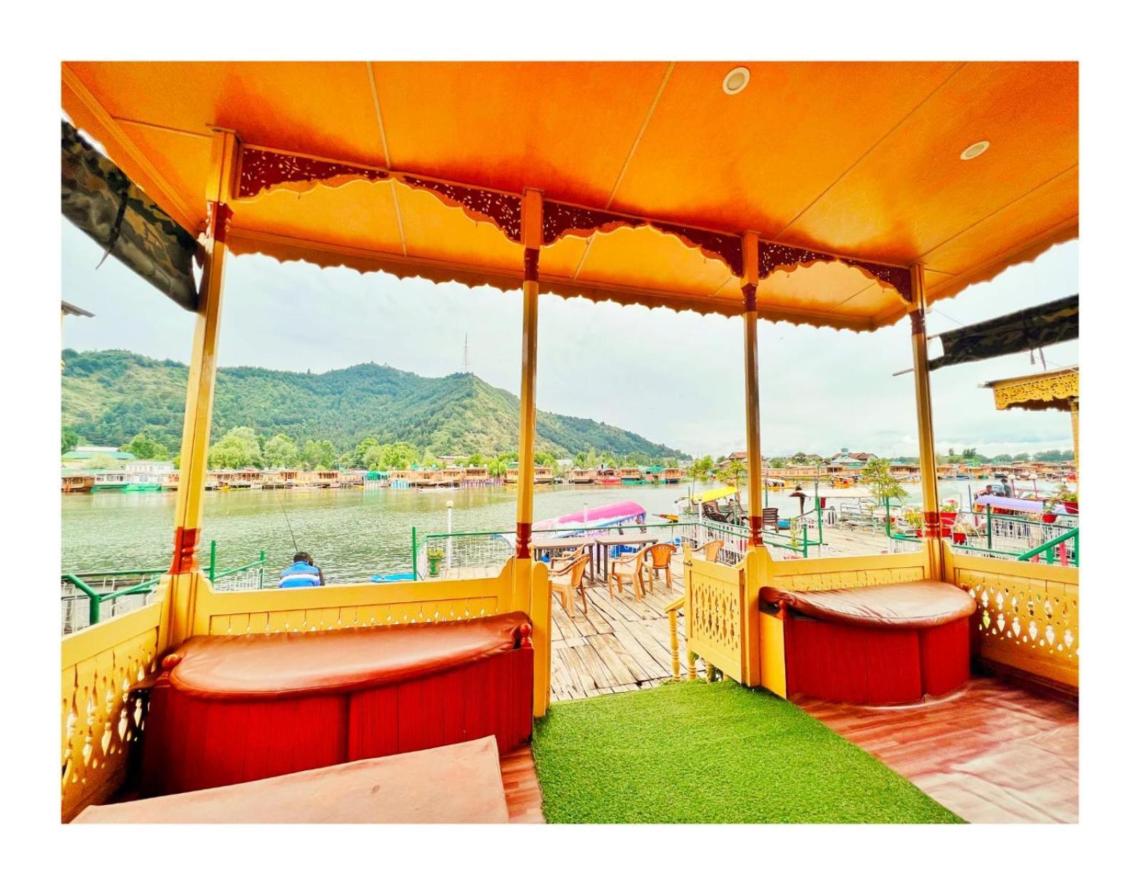 Mossess Group Of Houseboats Hotel ศรีนาการ์ ภายนอก รูปภาพ