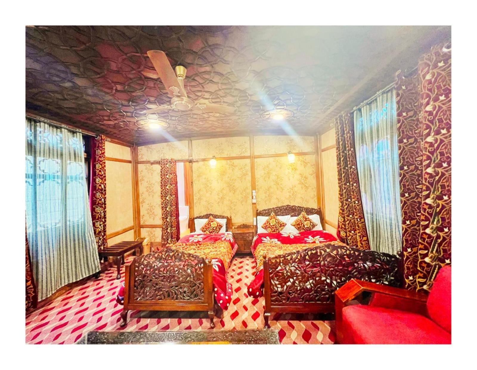Mossess Group Of Houseboats Hotel ศรีนาการ์ ภายนอก รูปภาพ