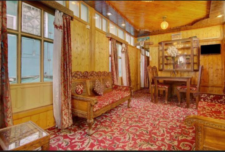 Mossess Group Of Houseboats Hotel ศรีนาการ์ ภายนอก รูปภาพ