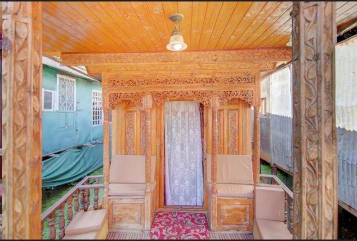 Mossess Group Of Houseboats Hotel ศรีนาการ์ ภายนอก รูปภาพ