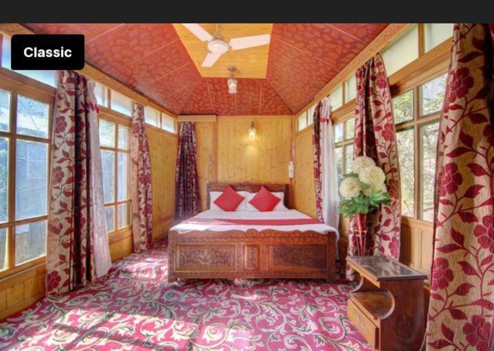 Mossess Group Of Houseboats Hotel ศรีนาการ์ ภายนอก รูปภาพ