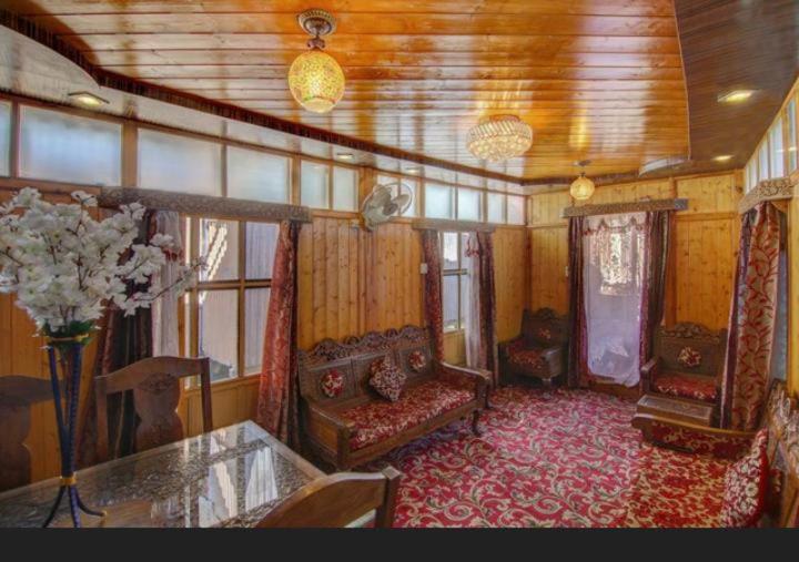Mossess Group Of Houseboats Hotel ศรีนาการ์ ภายนอก รูปภาพ