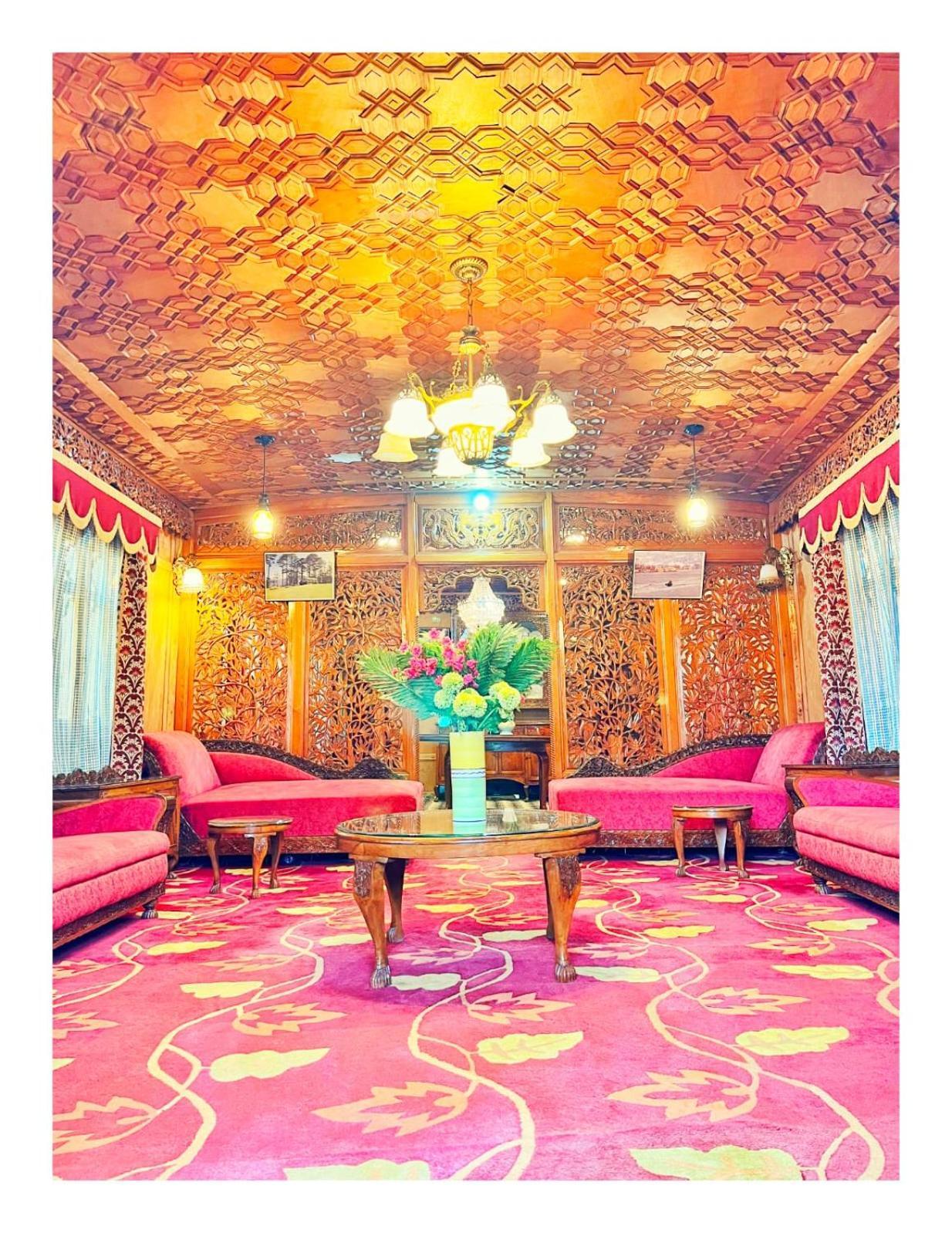 Mossess Group Of Houseboats Hotel ศรีนาการ์ ภายนอก รูปภาพ